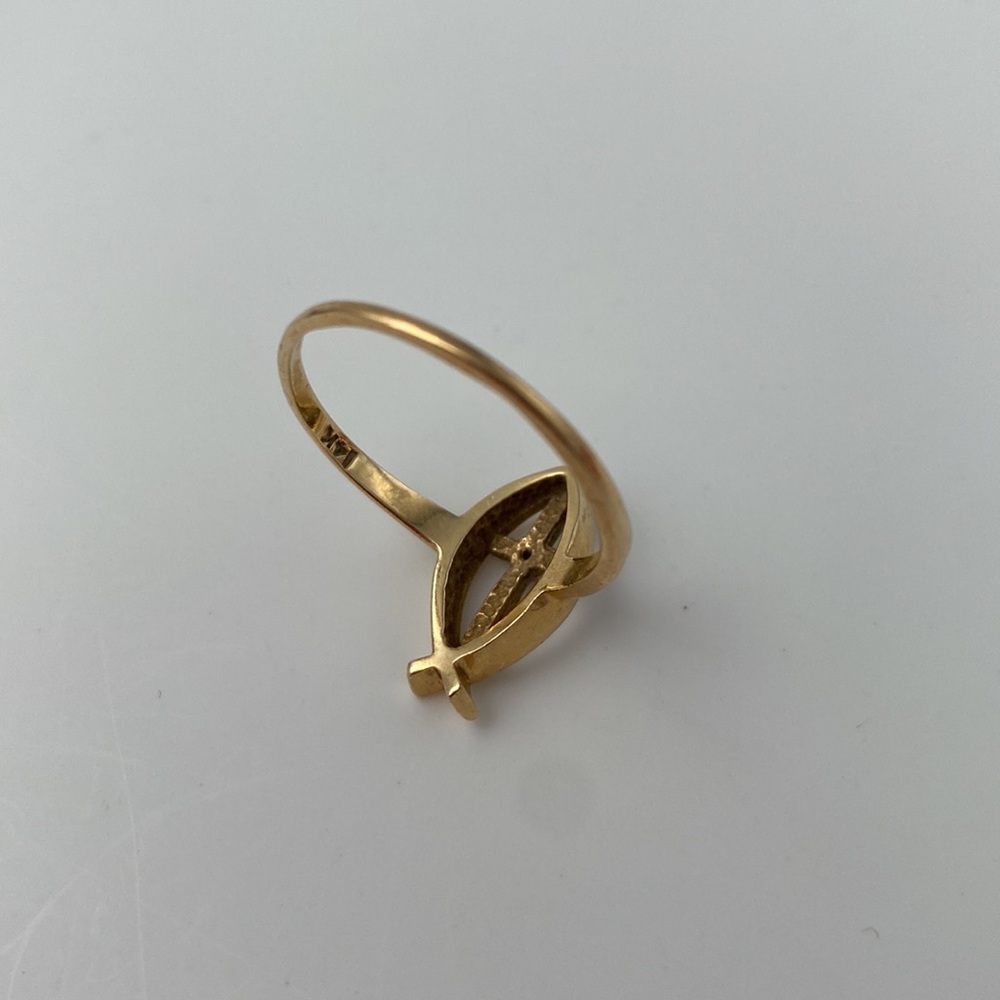 Gold Fish Symbol Ring - Picture 4 of 7